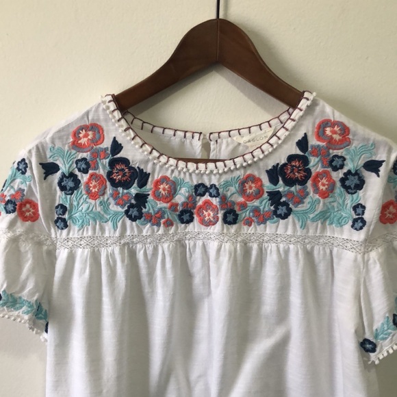 Caslon Nordstrom White Boho Floral Embroidered Yoke Top - Size XS - Picture 3 of 8